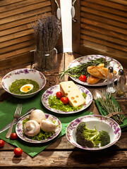 salad with shrimps and avocado