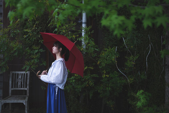 863 件の最適な 雨宿り 画像、ストック写真、ベクター | Adobe Stock