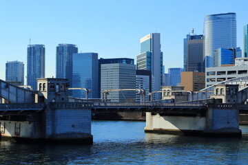 Fototapeta na wymiar かつての可動橋・勝鬨橋と高層のオフィスビル群