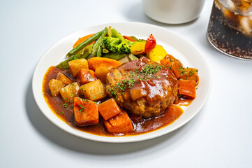 background, beef, close, cooking, cuisine, delicious, dinner, dish, food, green, grilled, hamburg, hamburger, healthy, homemade, hot, juicy, lunch, meal, meat, patty, steak, tasty, vegetable; 