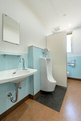 オフィスビルの共同トイレ