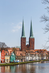 Der Lübecker Dom mit der Trave
