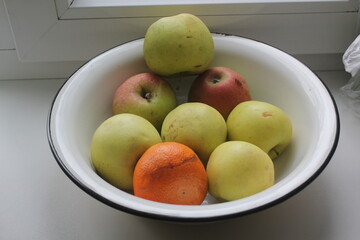 bowl of apples