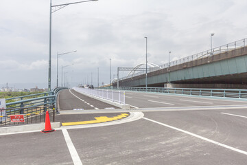 Fototapeta na wymiar 鳥飼大橋西側の歩道(2021年5月)