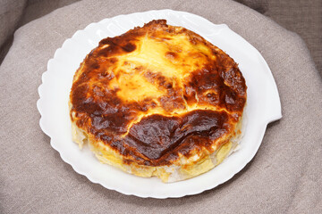 Round ruddy meat pie. Homemade baking. Healthy food. Bakery products. Dough product.  Loaf with minced meat. Puff cake, hot dish, dough product 
                                             