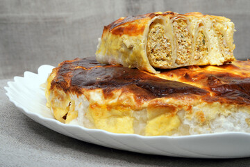 Round ruddy meat pie. Homemade baking. Healthy food. Bakery products. Dough product.  Loaf with minced meat. Puff cake, hot dish, dough product 
                                             