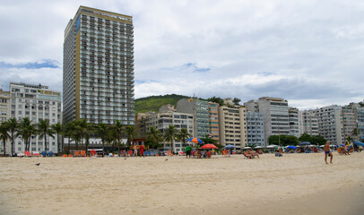 Obraz premium Citizens sunbathe on the beach of Copacabana