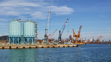 Fototapeta na wymiar industrial port of Piombino