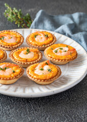 Shrimp tartlets with cheese