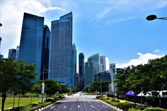 Carretera solitaria en Singapur