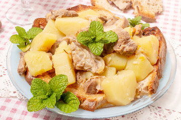 Lamb stew with potato and toasted bread