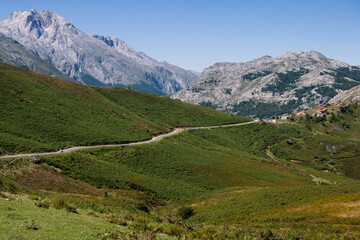 Fototapeta na wymiar Paisajes de la Cordillera Cantábrica