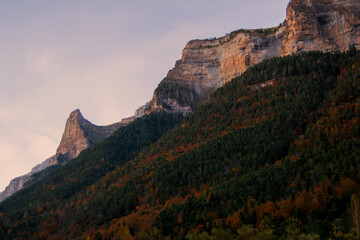 Fototapeta na wymiar Paisajes de los Pirineos