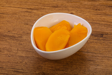 Sweet mango slices in syrop