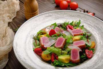 salad with tuna, raspberry and avocado