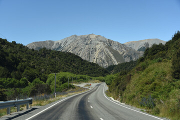New Zealand- Road Trip Through Mountains to Arthur's Pass