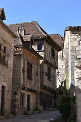 Ruelle de Saint-Cirq-Lapopie dans le Lot.