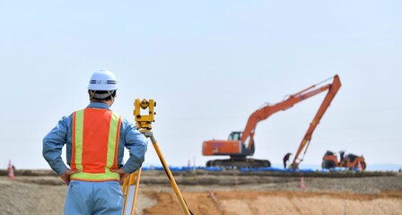 建設工事・測量管理するエンジニア
