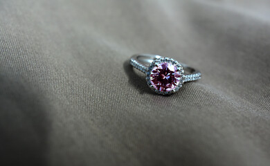accessories A white gold ring set with diamonds