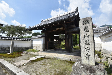 Naklejka premium 盛安寺 山門 滋賀県大津市坂本