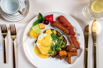 Brunch toast with egg and vegetables
