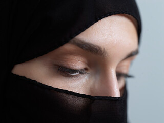 Naklejka premium Portrait of muslim woman wearing niqab and traditional arabic clothes or abaya