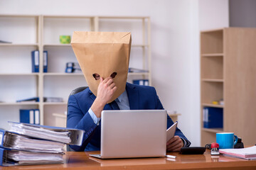 Fototapeta na wymiar Young male employee with box instead of his head