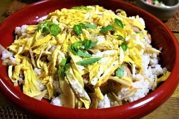 日本の家庭料理でお祝いの日にたべる、五目ちらし寿司