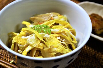 日本の家庭料理でお祝いの日にたべる、五目ちらし寿司