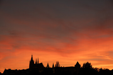 Fototapeta premium Silhouette of Prague Castle at sunset