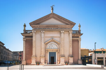Fototapeta na wymiar Peschiera del garda church. San Martino facade viewed from Ferdinando of Savoy square
