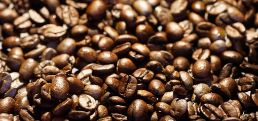 viele kaffebohnen im licht nahaufnahme