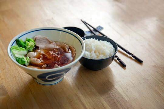 boild pork surve with rice and soup in bowl