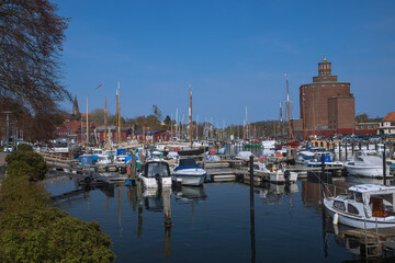 Fototapeta na wymiar Hafen Eckernförde mit Rundsilo