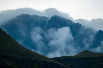 Fototapeta na wymiar clouds over mountain