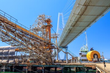 名古屋港　快晴の名港トリトン(名港中央大橋)