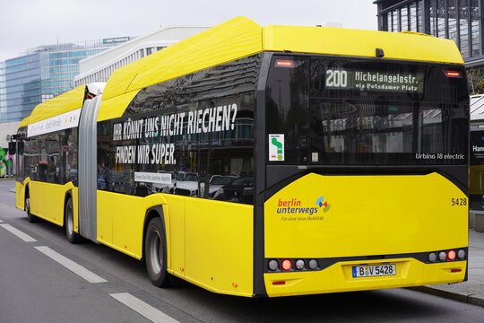 BVG Solaris Urbino 18 electric e-Bus am Bahnhof Zoologischer Garten in Berlin am 02.05.2021