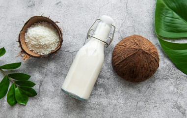 Obraz na płótnie Canvas Fresh coconut milk