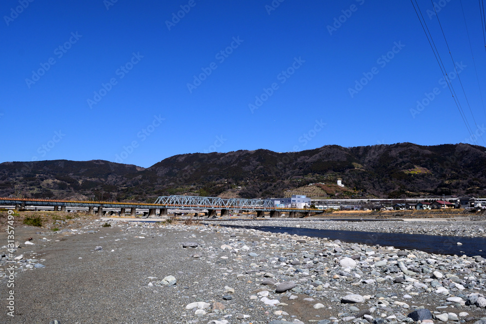 Wall mural 神奈川県松田 酒匂川川原 松田山方面