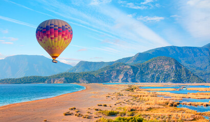 Fototapeta na wymiar Hot air balloon flying over Iztuzu beach in Dalyan, Turkey