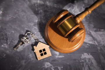 Judge gavel and house key