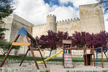 Parque infantil de juegos y castillo medieval en Montealegre de Campos, provincia de Valladolid,...