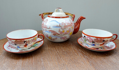 teapot and cups