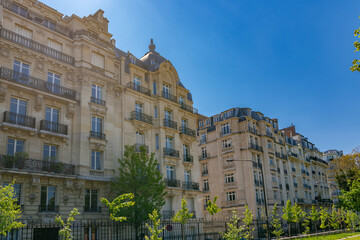 Fototapeta na wymiar Paris, beautiful buildings in the 16th arrondissement, an upscale neighborhood 