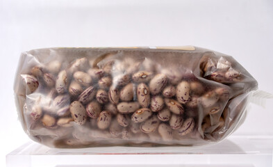 Borlotti beans packaged in envelope.