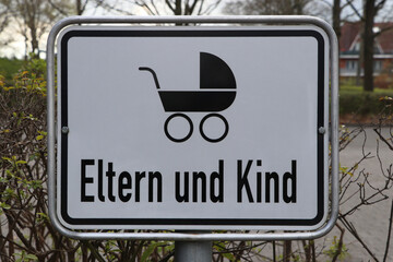 eltern, kind, kinder, kinderwagen, schild, parken, parkplatz