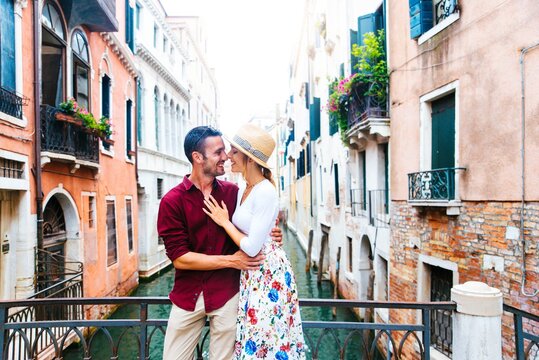 Fototapeta Romantic couple in love kissing in Venice, Italy - Tourists having fun on city street at holiday - People, love and holidays concept