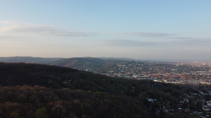 Obraz premium The sun is shining over the mountains