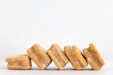 Petit four (casadinho) with dulce de leche on white background.