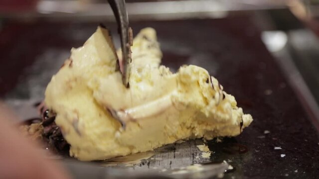 Crush ice cream and spatulate